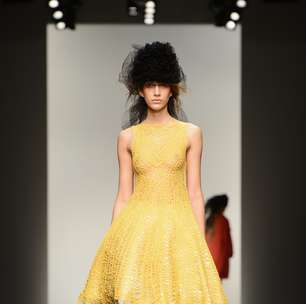 John Rocha abusa de renda e transparência na passarela de Londres