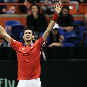 Djokovic classifica Sérvia para semifinais da Copa Davis
