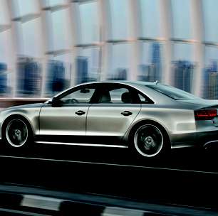 "Jumbo": Audi S8 vem por encomenda e "voa" como esportivo