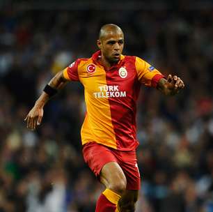 Felipe Melo pede para atacante do Inter "guardar camisa" e cria mistério