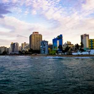 Parte moderna de San Juan atrai com praias, cassinos e bares