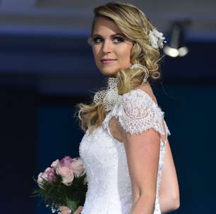 Susana Werner desfila de vestido de noiva em evento no Rio