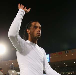 Besiktas admite visita de Assis, mas desmente interesse em Ronaldinho