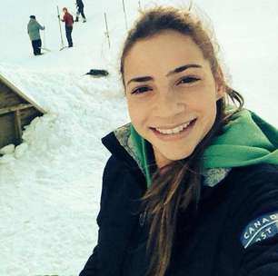 Laís Souza é transferida e já passeia de cadeira de rodas