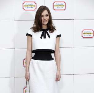 Cintura finíssima de Keira Knightley chama atenção em Paris