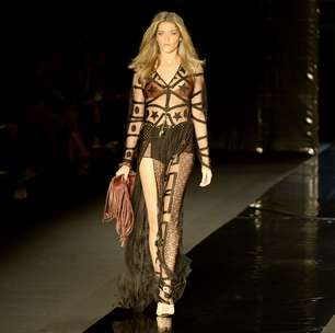 Top desfila look transparente e 'matador' para verão caubói