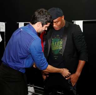 A. Silva leva creme para treino de MMA: 'quase metrossexual'