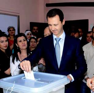 Síria: acompanhado pela mulher, Assad vota em Damasco