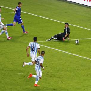 Após gol histórico, Ibisevic exalta reação bósnia no Rio