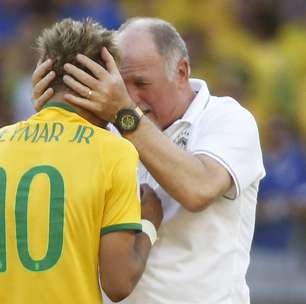 Felipão reclama de pancadas em Neymar e ironiza "cai-cai"