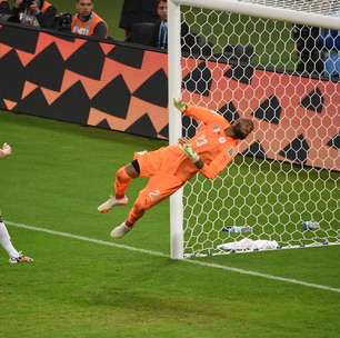 Alemanha sofre para bater Argélia e faz clássico nas quartas