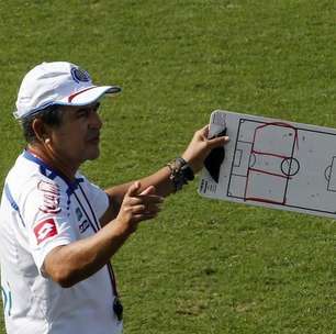 Costa Rica ignora ataque holandês e lembra erros da Espanha