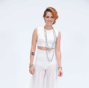 Kristen Stewart usa calça transparente em desfile da Chanel