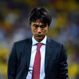 Técnico sul-coreano pede desculpas por fracasso e se demite