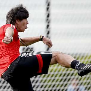 Treino da Alemanha tem furadas de Löw e Boateng em campo