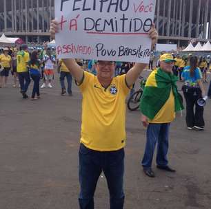 Clima fúnebre é quebrado por críticas a Felipão e gringos