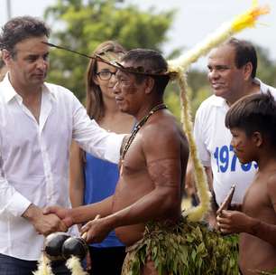 Aécio visita Manaus ao lado de prefeito, mas sem governador