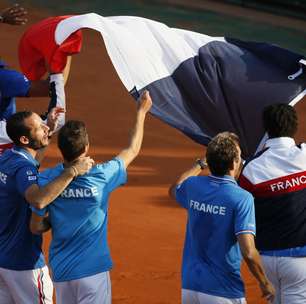 França vence dupla checa em Paris e está na final da Davis