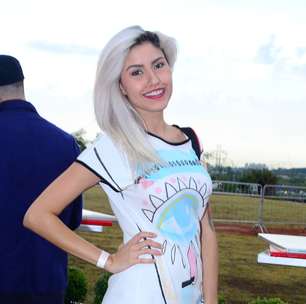 Lembra dela? Ex-BBB Tessália surge com cabelo branco no SPFW