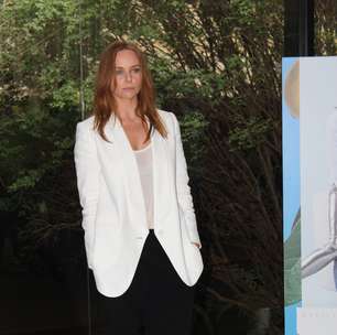 Filha de Paul McCartney traz vestido que 'emagrece' a SP