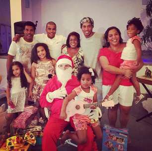 "Desaparecido", Ronaldinho posta fotos com família no Natal