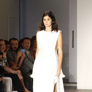 Com tops consagradas, Osklen desfila fendas discretas