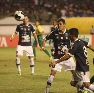 Remo aproveita expulsão, goleia Cuiabá e encaminha título