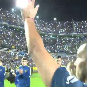 De volta! Tevez chega ao Boca e coloca 45 mil na Bombonera