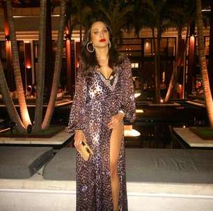 Atriz abusa de fenda e ganha elogios: "pernocas saradas"