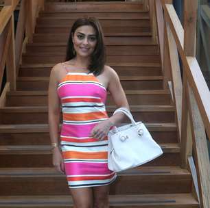Gafe ou fashion? Juliana Paes usa vestido curto e listrado