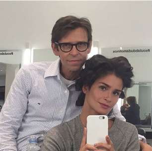 Ela pode! Carol Ribeiro posta foto à la "Dona Florinda"