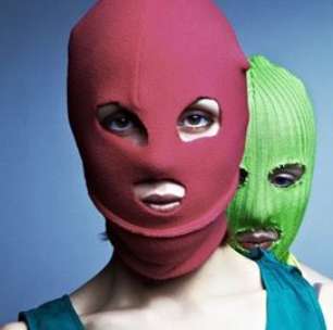 Justiça russa condena integrantes do Pussy Riot à prisão por criticarem a guerra na Ucrânia