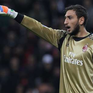 Goleiro do Milan é chamado de "Pelé e Maradona do gol"