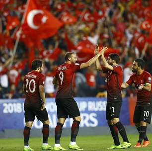 Turquia bate Finlândia e embola Grupo I das Eliminatórias