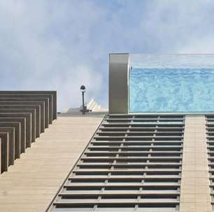 Você mergulharia em uma piscina a 152 metros de altura?