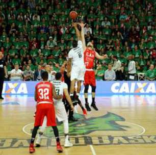 Paulistano vence Bauru e fica a uma vitória do título do NBB