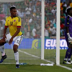 Com dancinha e dois gols de Mina, Colômbia goleia Camarões