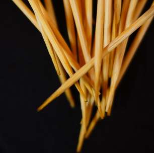 ENQUETE: Usar palitos de dente após a refeição é ideal?