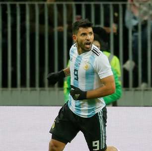 Susto! Aguero desmaia em intervalo do amistoso da Argentina