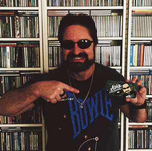 DJ Maia da 89FM mostra sua coleção de discos, CDs e bonecos