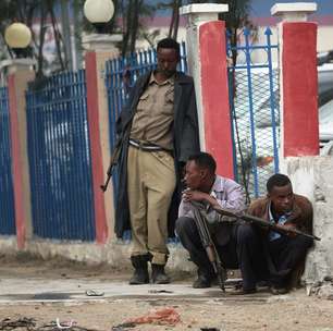 Somália: homem-bomba mata ao menos 18 em academia da polícia