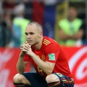 Iniesta confirma adeus à seleção da Espanha após eliminação