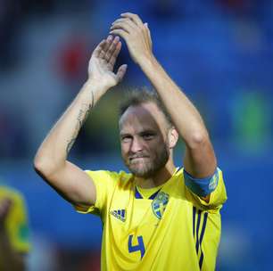 Mulher grávida pede e capitão sueco joga contra Inglaterra