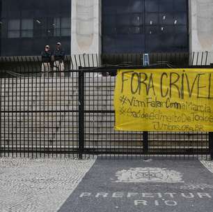 Manifestantes contra Crivella invadem Prefeitura do Rio