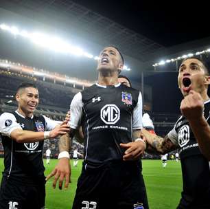 Corinthians vence o Colo-Colo, mas cai no gol fora de casa