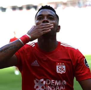 Em grande estilo, Robinho encerra jejum de gols e garante vitória na Turquia