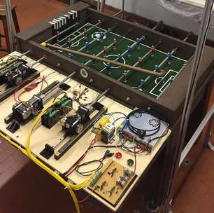 Alunos de Mauá criam mesa de pebolim que joga sozinha