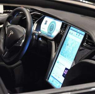 Bebeu todas, pegou o volante e mandou o carro levá-lo pra casa