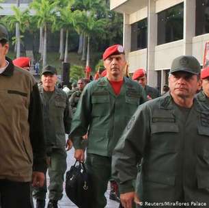 Maduro pede que militares desarmem traidores e golpistas