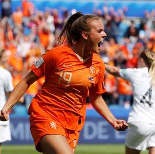 Holanda fura retranca da Nova Zelândia no final e vence 1ª